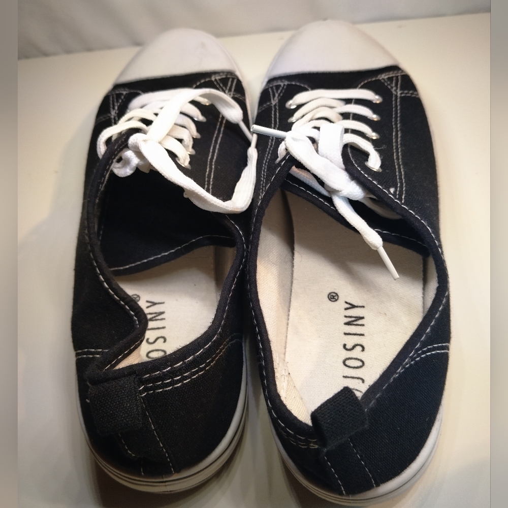 Shoes - Picture 2 of 4